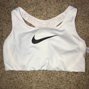 Nike medium support sports bra
